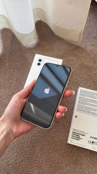iPhone 11 128 GB, bílý - 13