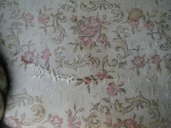 Trocha starého nábytku - 13