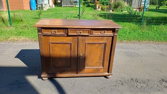 Starožitná kredenc - 13