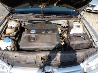 Volkswagen Golf 1,6 16V-HNED ODJÍŽDÍTE - 13