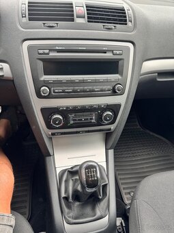 ŠKODA OCTAVIA II FL COMBI 1.4 TSI ELEGANCE TOP STAV - 13