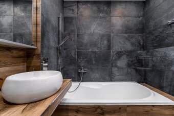 Prodej luxusního bytu 2kk (2+1) po kompletní rekonstrukci, v - 13