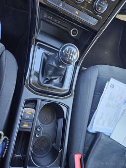 Volkswagen Touran 1.4 TSI 110kw, Highline, Nehavarováno - 13