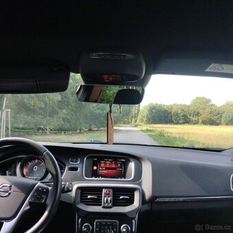 Volvo v40 D3 CROSS country 2.0 110kw - 13