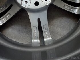 kola BMW M5 - 13