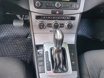 Volkswagen Passat kombi 2.0 TDI DSG Bi-XEN NAVI,Taž.zařízení - 13