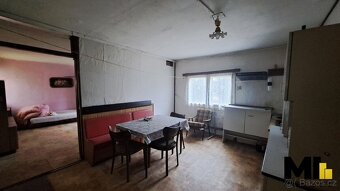 Prodej rodinného domu 435 m2 na pozemku o velikosti 1 790 m2 - 13