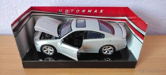 Modely aut 1/24 - Motormax 1 - 13