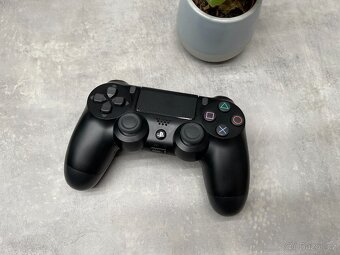 PS4 Slim v krásném stavu, 1TB disk, hry (PlayStation 4) - 13