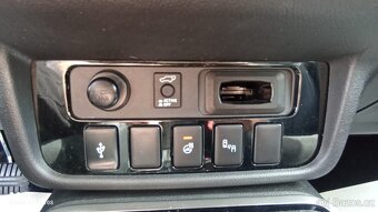 MITSUBISHI  OUTLANDER   2,0   MIVEC   4WD   CVT - 13