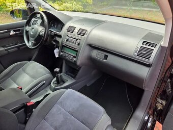 VW Touran 2.0TDI 103kW,Highline,7.míst,webasto,serviska - 13