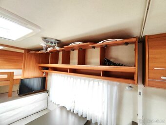 Karavan Hobby 500 KFMe, Deluxe, mover, předstan, palandy - 13