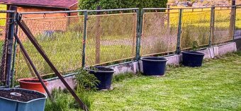 Venkovní plot. Plotové díly. Vjezdová brána. Celkem délka 7m - 13