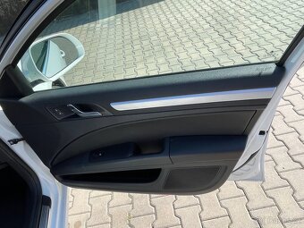 Škoda Superb 2,0tdi 103kw DSG kombi r.v.2014 - 13