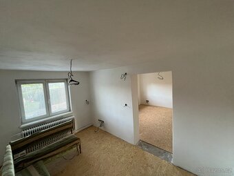 Prostorný rodinný dům 7+kk, 188 m², pozemek 1027 m² - 13