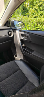 Toyota Auris 1,8 HYBRID, najeto 83.500 km, rok výroby 2013 - 13