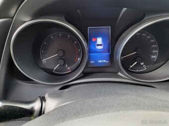 Toyota Auris kombi 1,4 benzín - 13