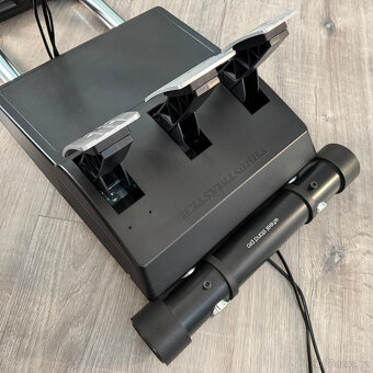 Volant Thrustmaster T300 RS, 3-pedály T3PA + Stojan DeluxeV2 - 13