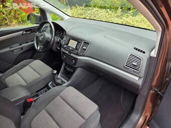 VW Sharan 2.0TDI 103kW,7 míst, navi, panorama, serviska - 13