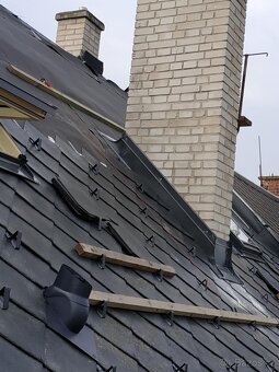 Poctivá práce na střechu od mladých řemeslníků - 13