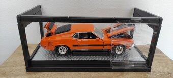 Modely aut 1/24 - M2 Machines - 13