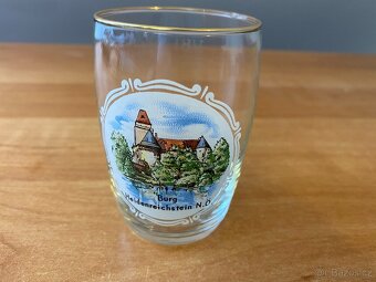Sběratel nabízí staré sklenice s obrázky měst - 13