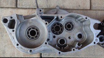 ČZ 125/516 motor, hlavy, válec, kartery, víko_ - 13