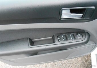 Ford Focus 1,6 74 kW KLIMA Serviska benzín - 13