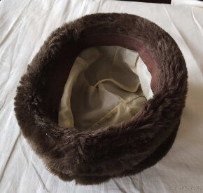 Dámské kabelky + klobouky + čepice - 13