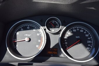 Opel Zafira 1.6 85KW PO ROZVODECH 2X KOLA NOVA STK - 13