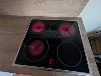 Rohová kuchyňská linka se spotřebiči - 13