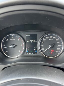Mitsubishi Outlander, diesel 110kW, 7 míst, tažné, manuál - 13