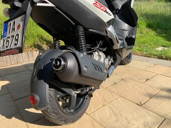 Aprilia SR MAX 300 - 13