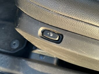 Smart Fortwo EQ Elektro 22kw NAVIGACE  DPH - 13