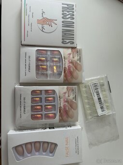 Malo pouzivany set na nehty (UV) - 13