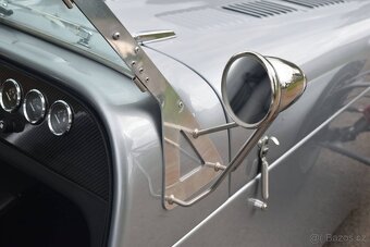 VM 77 (Caterham) 2000 - 13