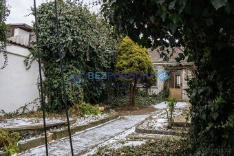 Rodinný dům s velkým potenciálem nejen pro bydlení - 13