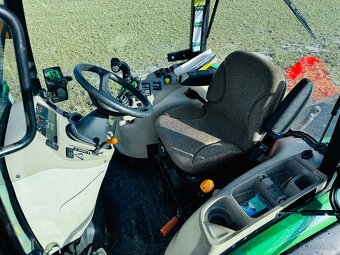 Komunální traktor JOHN DEERE 4720 - 13