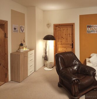 Větší dům k bydlení i podnikání - 13