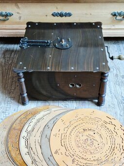 Starožitný hrací stroj, flašinet Ariston, 1890 - 1900 - 13