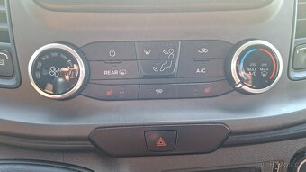 Ford Transit Custom 2.0 TDCi, 8 míst k sezení, L2H1 - 13
