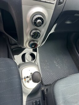 Prodám Toyota Yaris 1.3i 64kw automat - 13