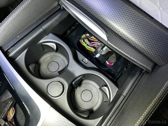 BMW 5 G30 LCI M-Paket kuzeny interier sedacky - 13