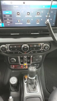 Jeep Wrangler Unlim. RubiconX SUV V6 3604/213kW rok 2024 - 13