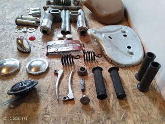 Jawa pérák,Ogar 350, ČZ 150C, Jawetta, pařez - 13