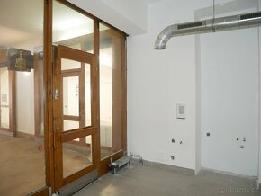 Pronájem obchodního prostoru 127m2 v centru města - 13