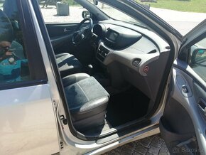 Nissan Almera TINO - 13