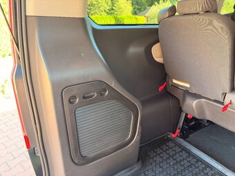 Ford Tourneo Custom 8 míst - 13