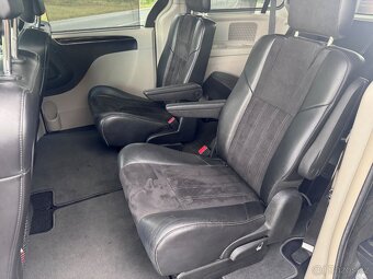 Lancia Voyager 3,6 Platinum LPG 2x DVD ČR 2013 TOP AUTO - 13