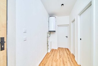 Moderní byt 2+kk s balkonem, parkovacím stáním a zahradou, l - 13